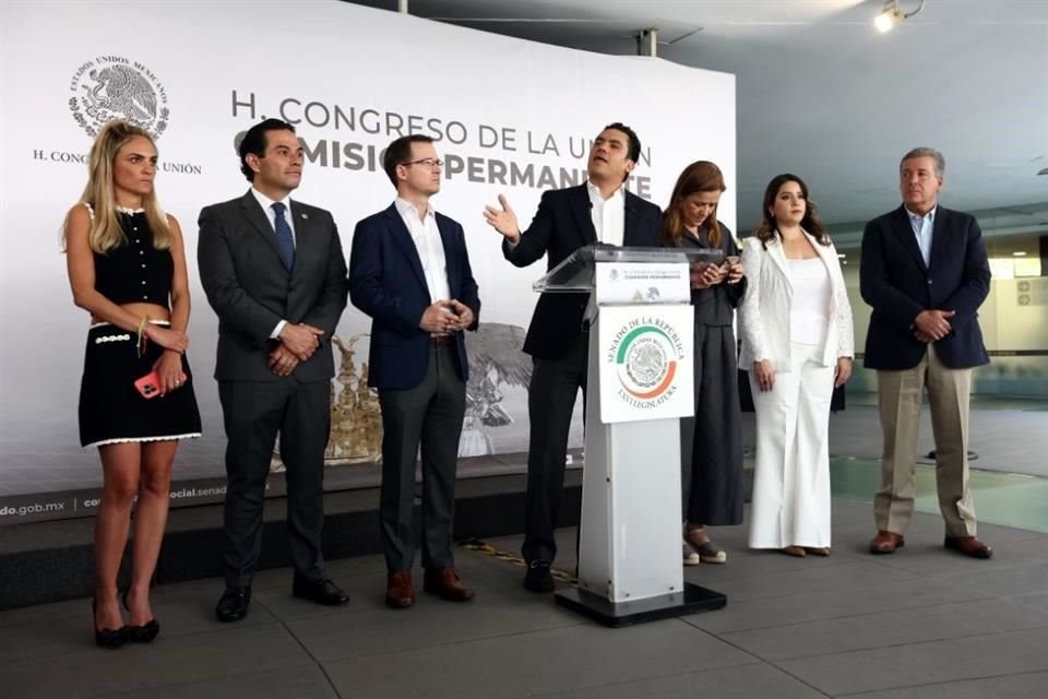 El dirigente panista llamó a no confiarse porque, a pesar del conversatorio, la iniciativa puede quedar igual.