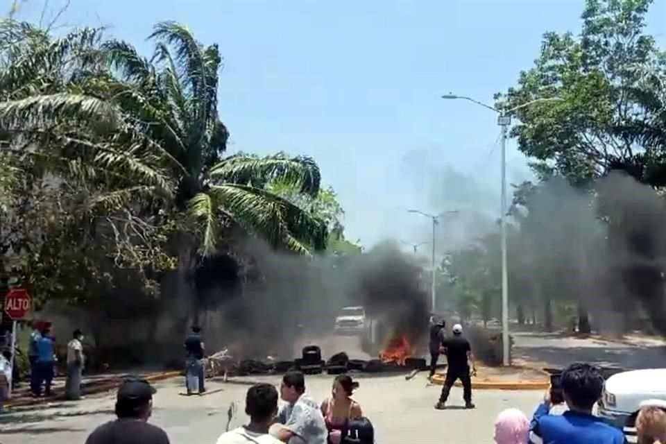 En redes sociales, pobladores llaman a reforzar la protesta por el desalojo violento de estudiantes.