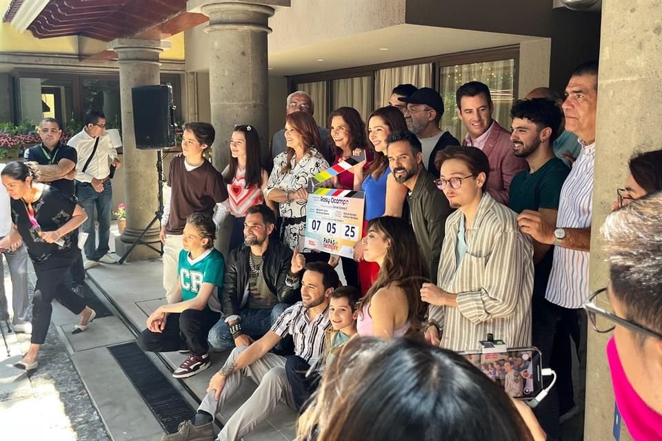 'Papás X Siempre' inició grabaciones con Ariadne Díaz, José Ron y nuevos rostros como Erika Buenfil, bajo la producción de Rosy Ocampo.