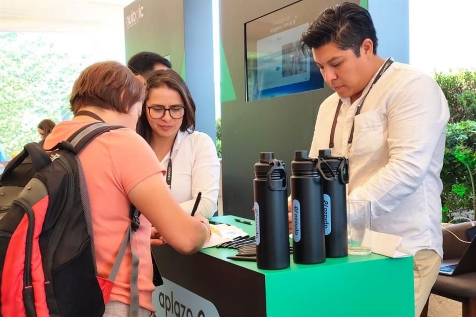 AMVO presentó las expectativas de Hot Sale 2025 en el evento FWD, donde socios como Aplazo exhibieron sus servicios dirigidos al ecommerce.