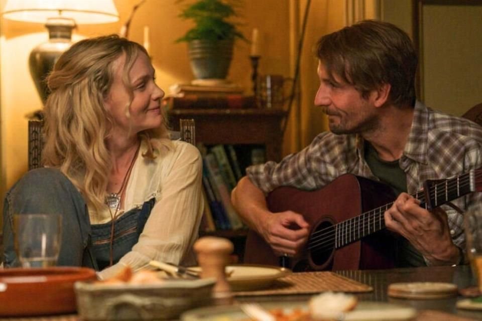 Deja a un lado el estrés y déjate enamorar por 'La Balada de la Isla', ya en cines.