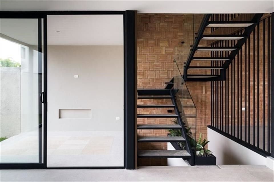 Acabados en blanco y madera enriquecen el conjunto.