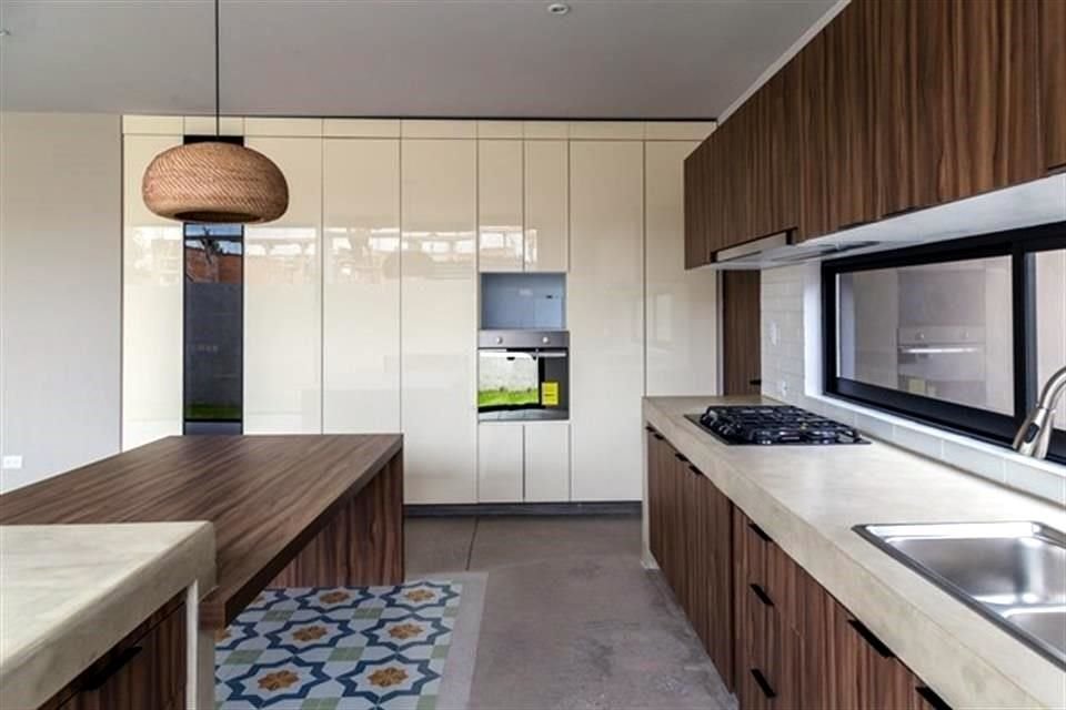 El diseño de la cocina optimiza los espacios.