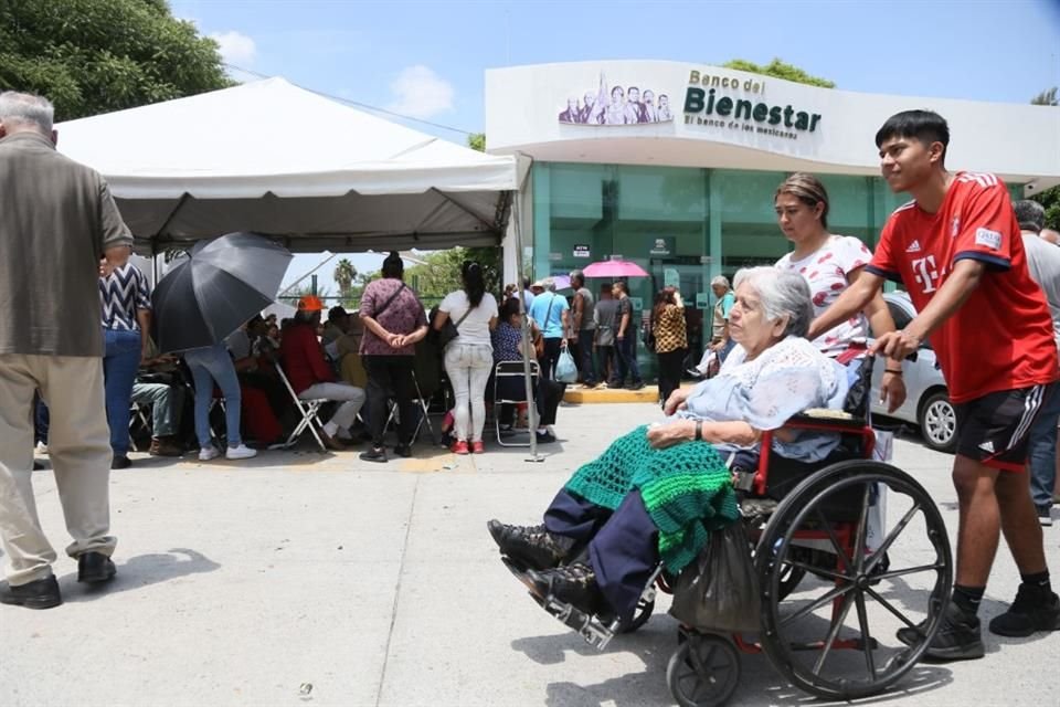 Beneficiarios de la Pensión del Bienestar ya comenzaron a cobrar el monto del bimestre mayo-junio.