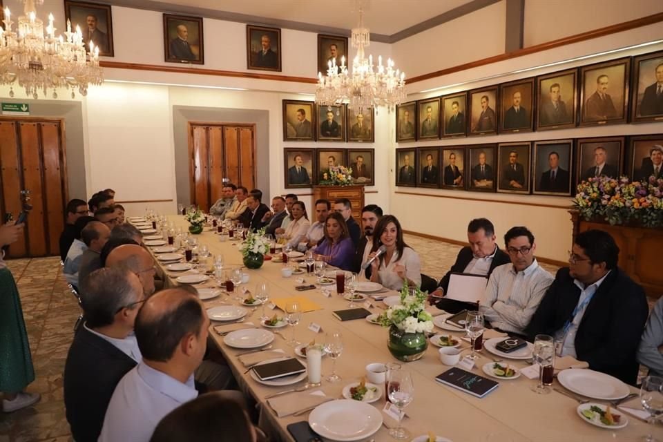 Verónica Delgadillo, Alcaldesa de Guadalajara, se reunió con empresarios para construir estrategias hacia la prevención y atención de incendios.