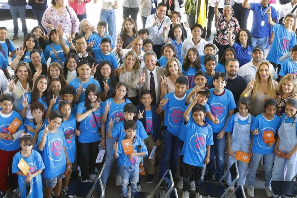 En sus primeras dos generaciones, el programa logró la graduación de 100 egresados.