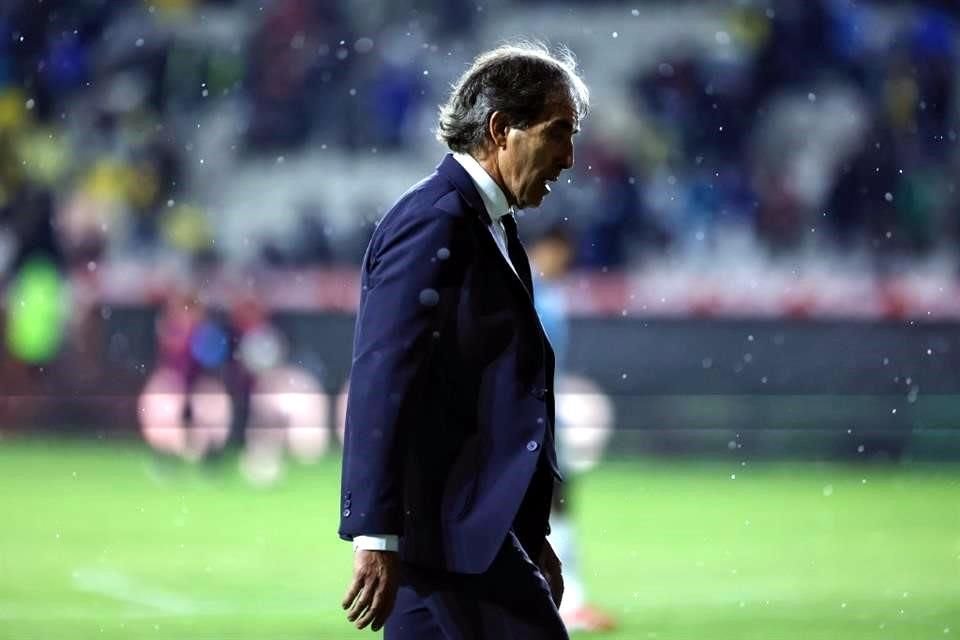Guillermo Almada generó molestia entre los jugadores veteranos con su plan de trabajo rumbo al Mundial de Clubes.