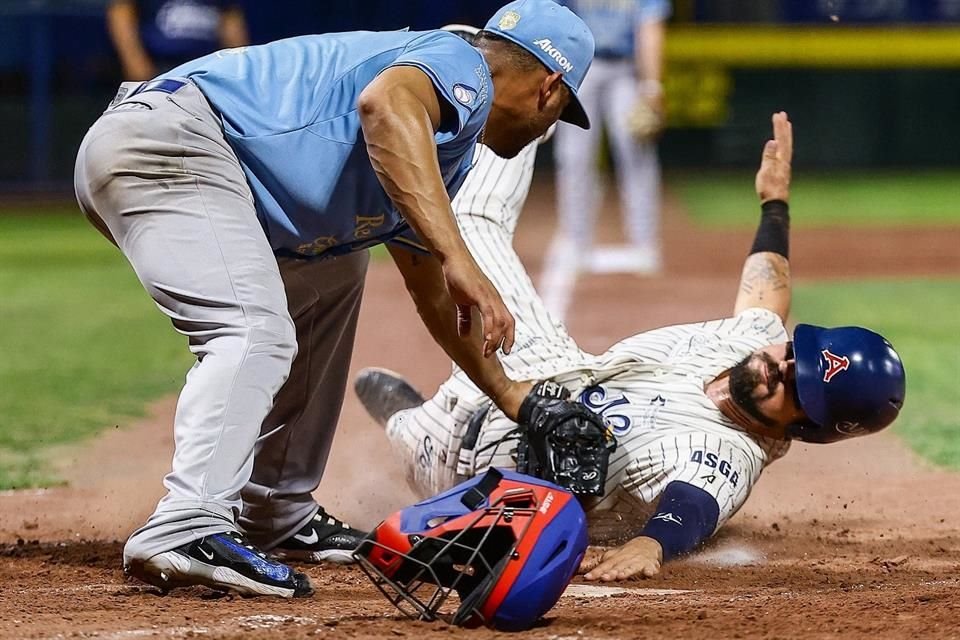 Charros de Jalisco çılgın bir gece geçirdi ancak Steelers'ı 12-10 yenerek LMB sezon serisini eşitlemeyi başardı.