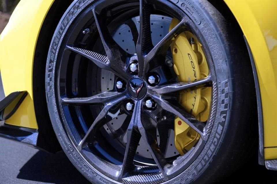 Su paquete de desempeño ZTK estará equipado con un nuevo kit de frenos que incluye calipers delanteros de 10 pistones.