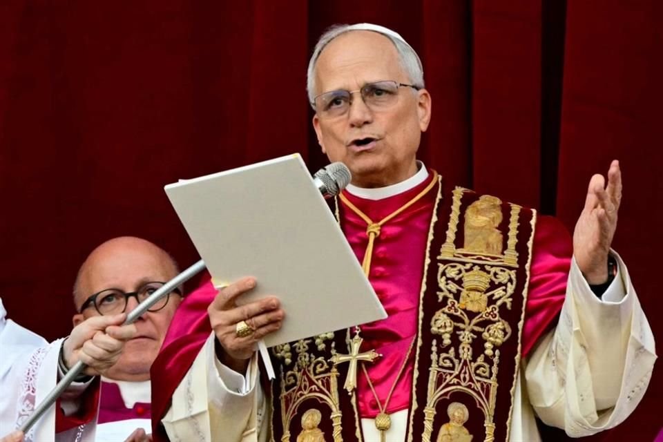 Recién elegido, el primer Papa estadounidense hizo un llamado por la paz en el mundo.