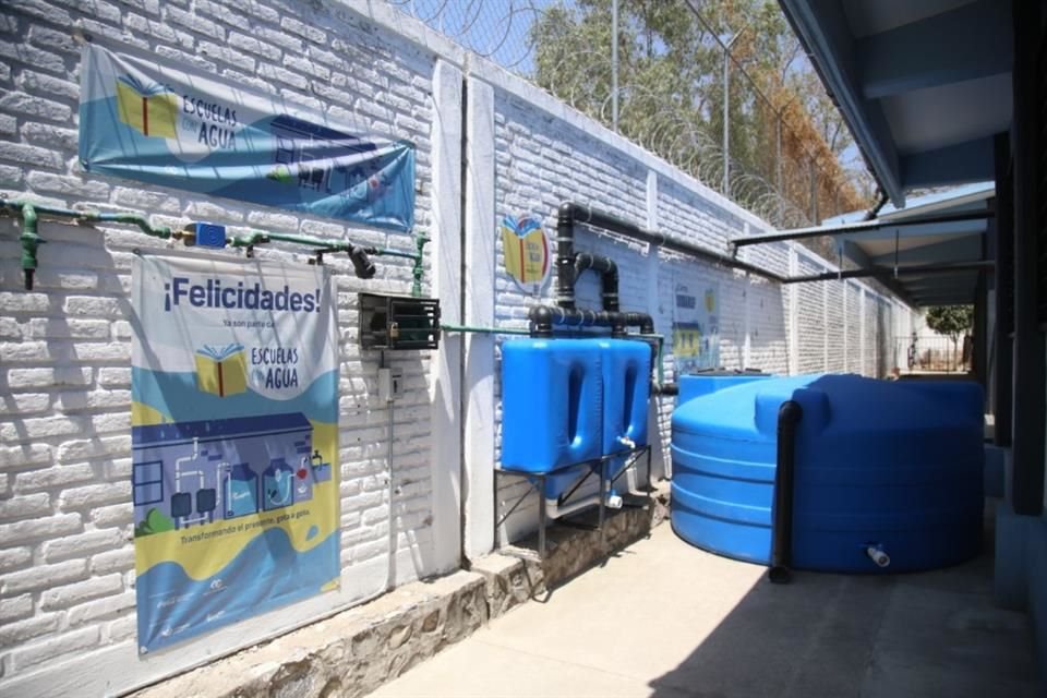 Sistemas de captación de agua pluvial en escuela primaria Agustín Yañez en Tlaquepaque.