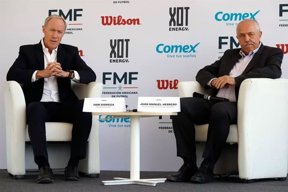 Ivar Sisniega, Presidente de la FMF y Juan Manuel Herrero, Director General de la Comisión de Árbitros, confían en las mejoras de los silbantes.