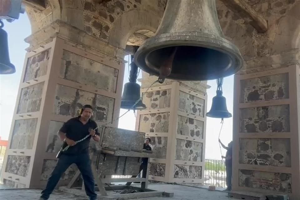 Las campanas de la Catedral de Guadalajara repicaron durante cuatro minutos, como bienvenida y celebración por el nuevo Papa.