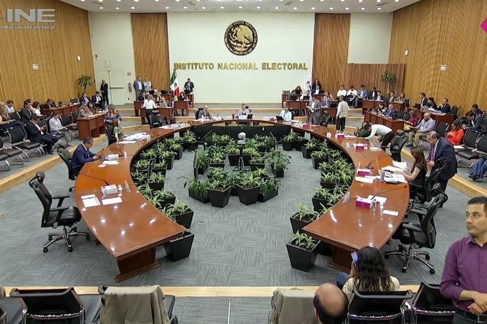 El Tribunal Electoral determinó que el INE deberá revisar 8 de las 11 denuncias presentadas contra candidatos presuntamente ligados al crimen organizado, y determinar porcedente o no su elegibilidad.