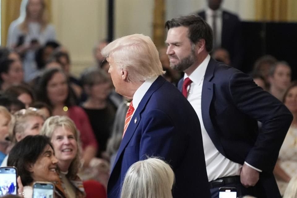 El Presidente Donald Trump y el Vicepresidente JD Vance durante un evento en la Casa Blanca, el 8 de mayo del 2025.