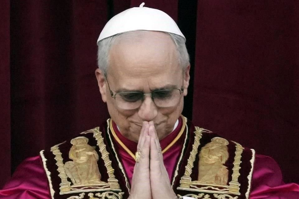 El recién elegido papa León XIV dio sus primeras palabras en el balcón de la Basílica de San Pedro en el Vaticano.