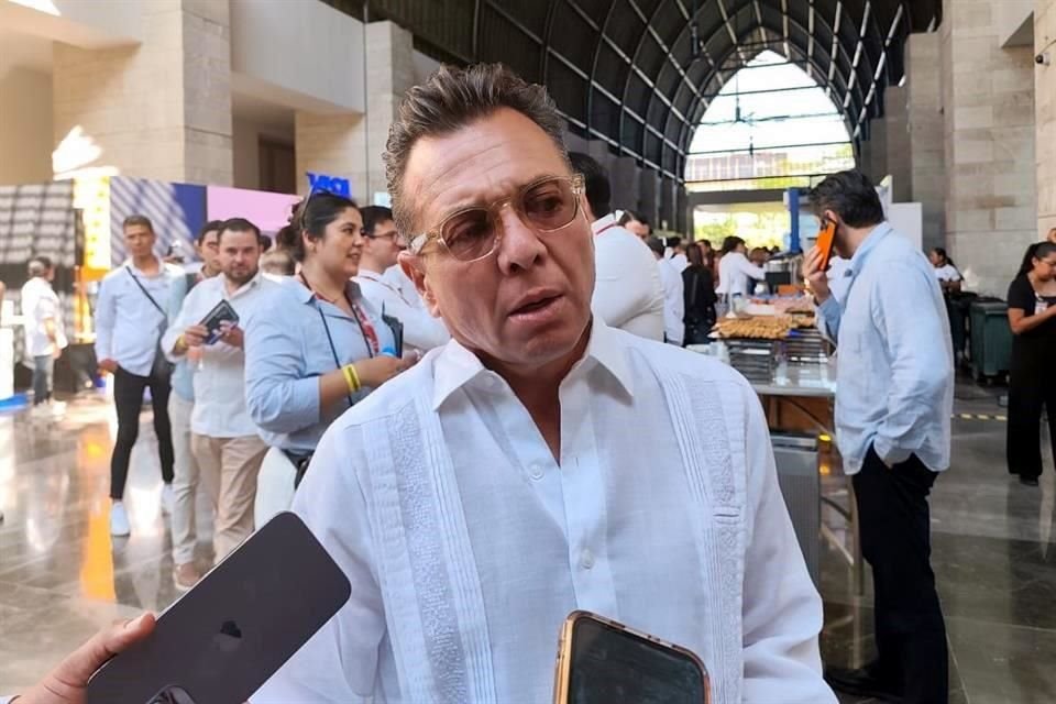 El Gobernador de Jalisco, Pablo Lemus Navarro, al arribar a la 88 Convención Bancaria que se realiza en Nuevo Vallarta, Nayarit.