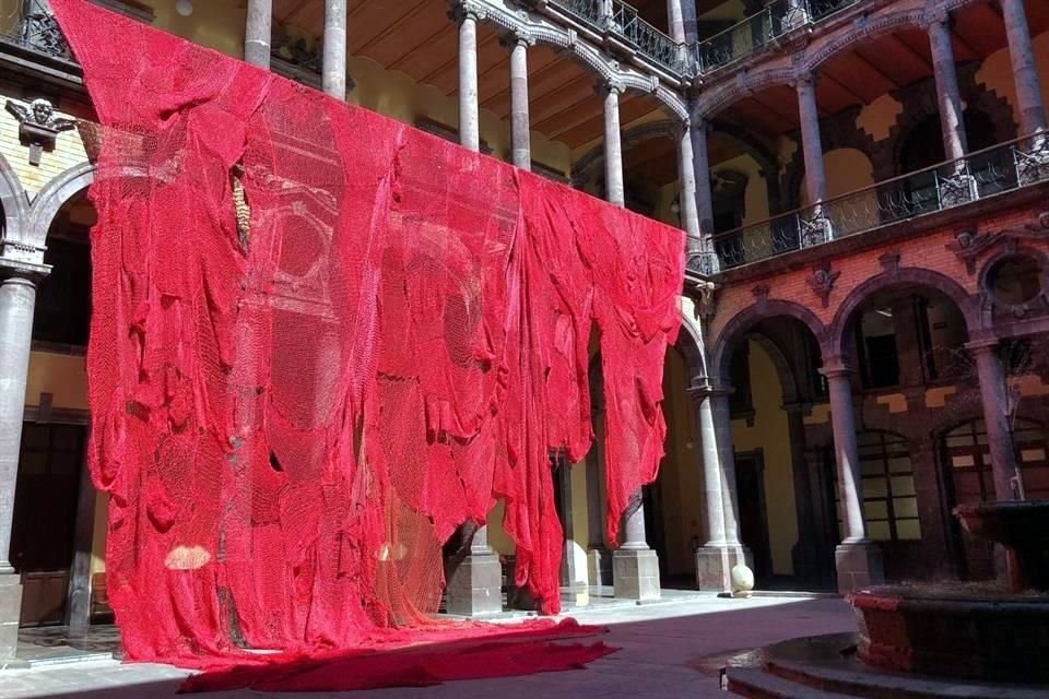 Pieza 'Sangre de mi Sangre' que acompañó el performance 'Entretejiendo Arrullos', de la artista Liz Mercado.