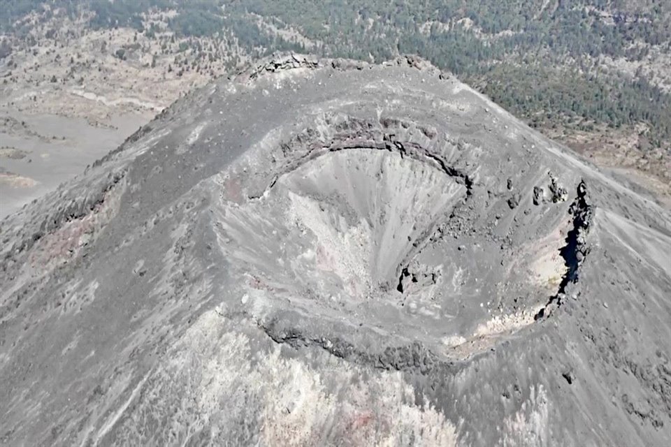 El Volcán de Colima presentó desprendimientos después del sismo del 15 de abril que afectó a Tuxpan. 