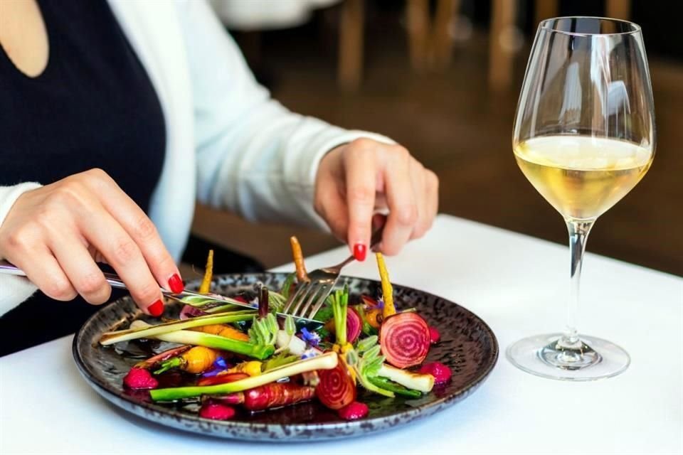 Para celebrar a mamá una buena idea es darle una experiencia culinaria única, llena de sabor, amor y momentos inolvidables.
