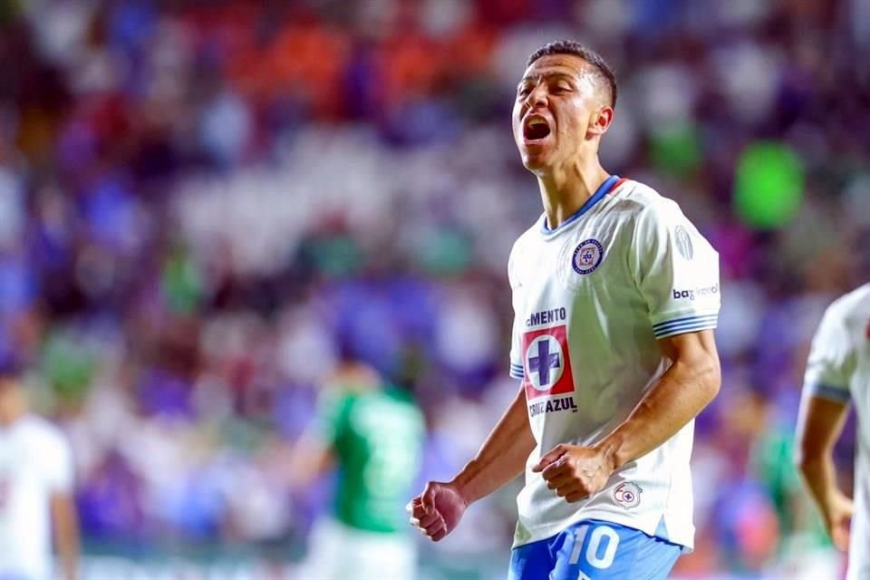 Andrés Montaño cargó con el equipo y marcó un doblete.