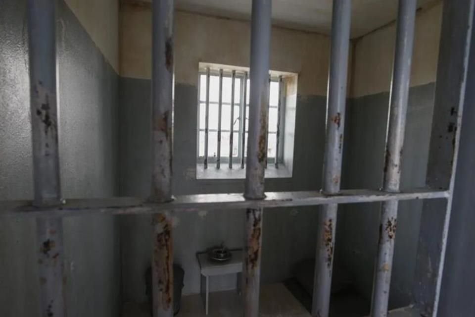 Un hijo del ex presidente de AHMSA, fue internado en Penal de Apodaca, acusado de fraude por 10 mdd; otro está prófugo por mismo delito.
