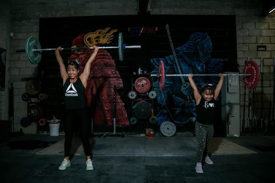 Janeth Gómez y su hija Génesis entrenan en San Miguel el Alto, Jalisco.