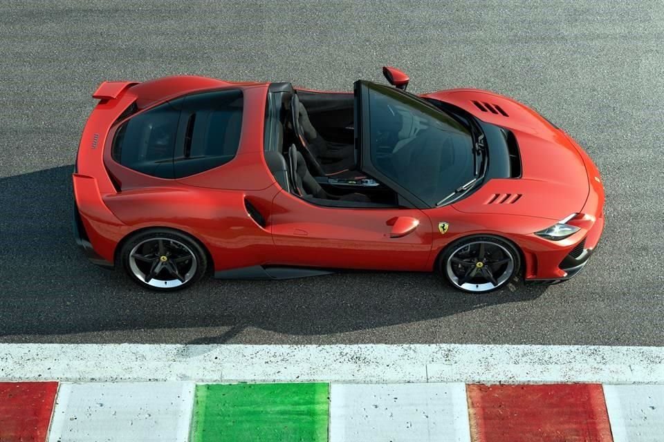 Es ist mit 20-Zoll-Pilot-Sport-Cup2-Reifen von Michelin ausgestattet.