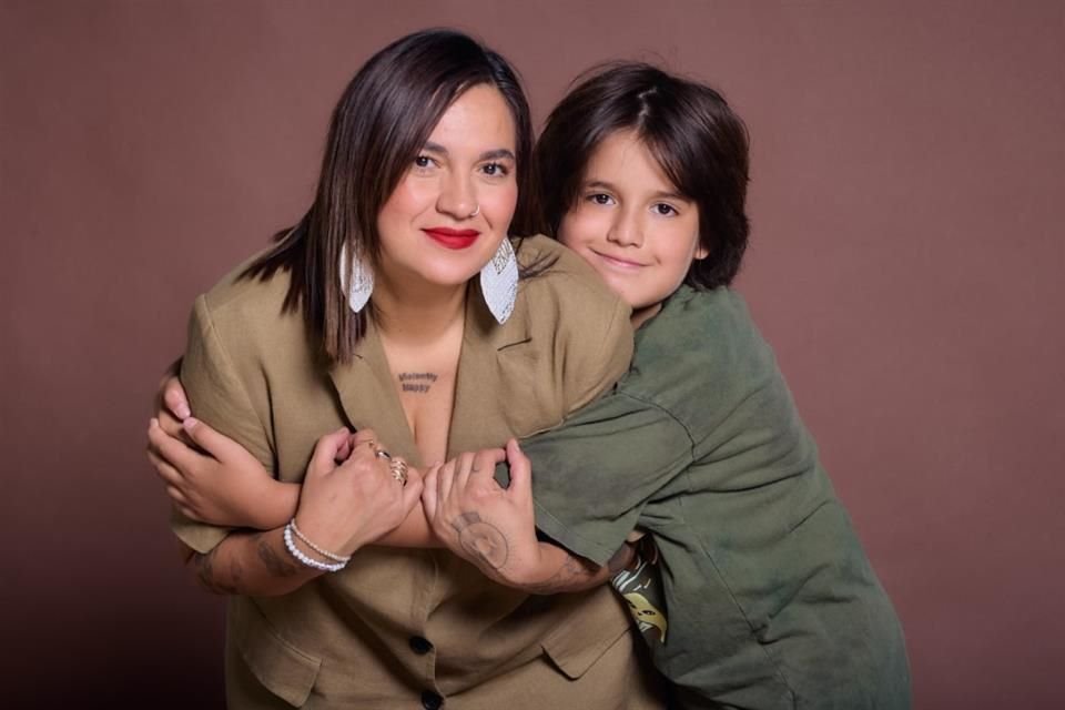 Con 25 años de trayectoria en los medios de comunicación, Kary Torres asumió el desafío más indescriptible cuando se convirtió en madre de Darío.