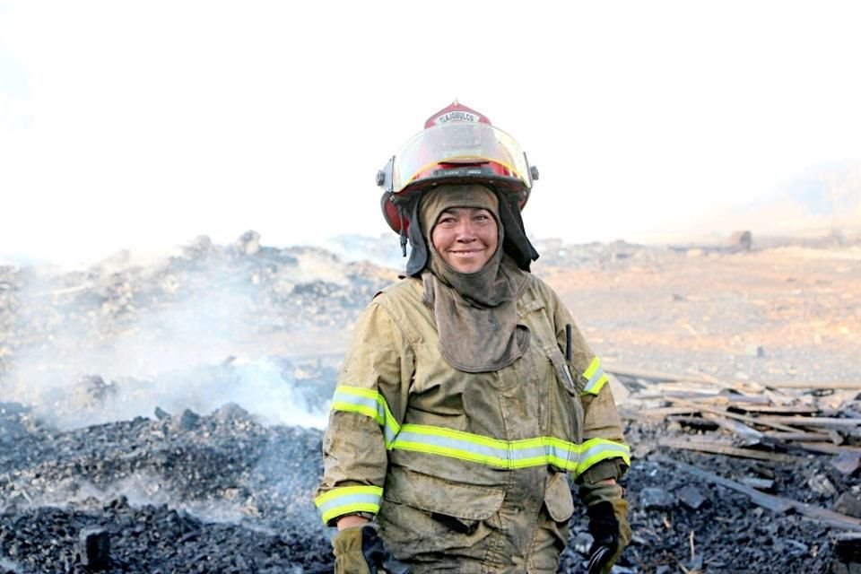 Considera que tiene el don de servir y, aunque es doloroso ver cuando el fuego consume bosques o casas, se siente realizada con su labor.
