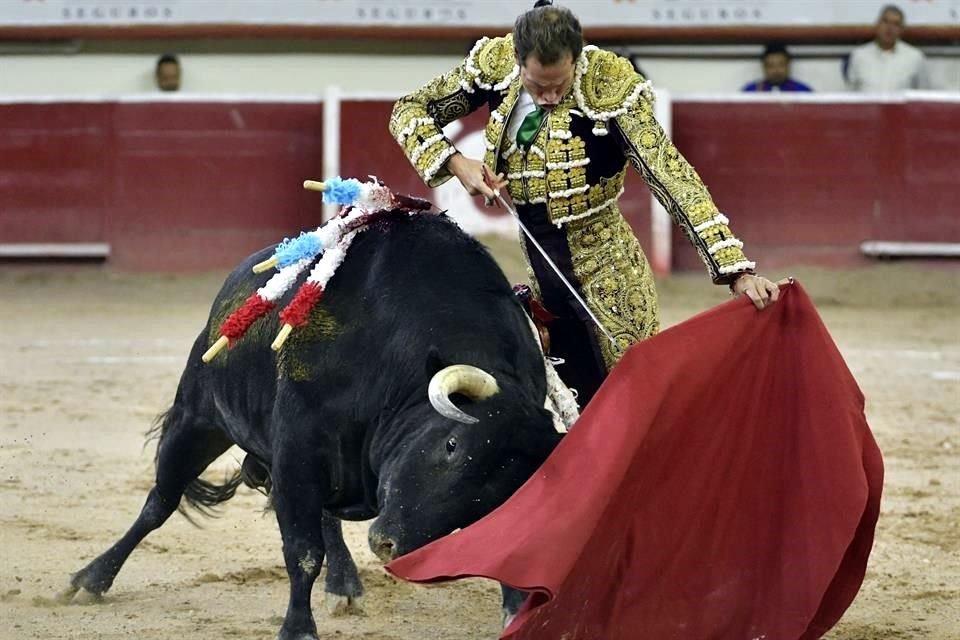 Arturo Saldívar salvó una corrida que no marchaba bien en la Feria de San Marcos en Aguascalientes.