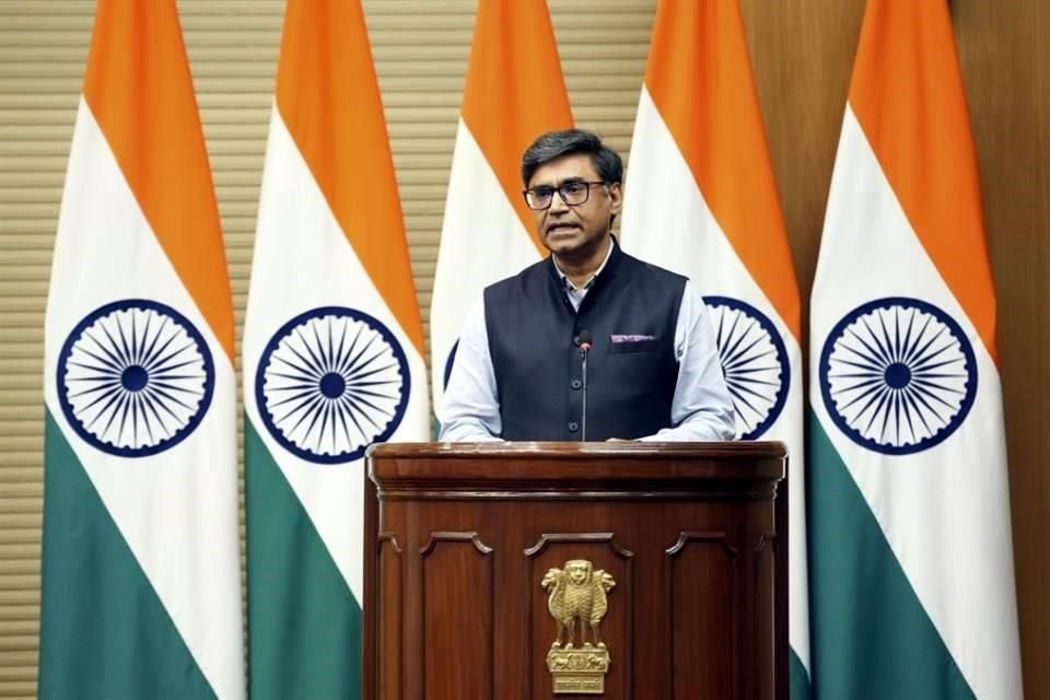 India denunció que el alto al fuego con Pakistán se rompió poco después de su anuncio por lo que llamó una 'intrusión fronteriza'.