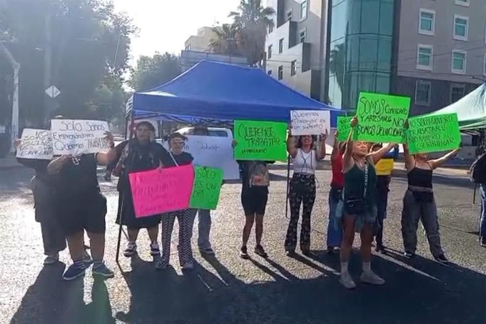 Comerciantes se manifiestan en el Parque Rojo.