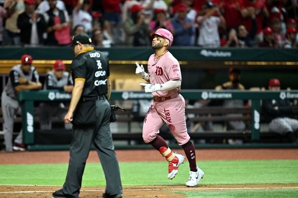 El México celebró a batazos.