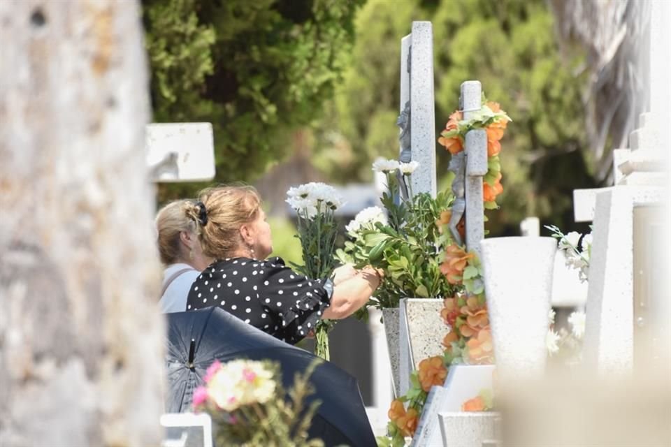 Día de las madres en Panteón de Mezquitán.