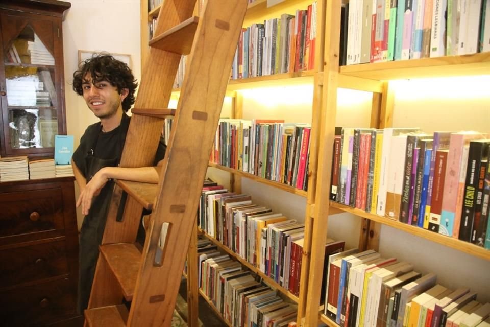 Dia Morales, Buchhändlerin.