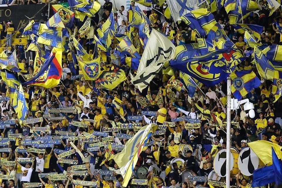 Muchas ilusión entre la afición del América.