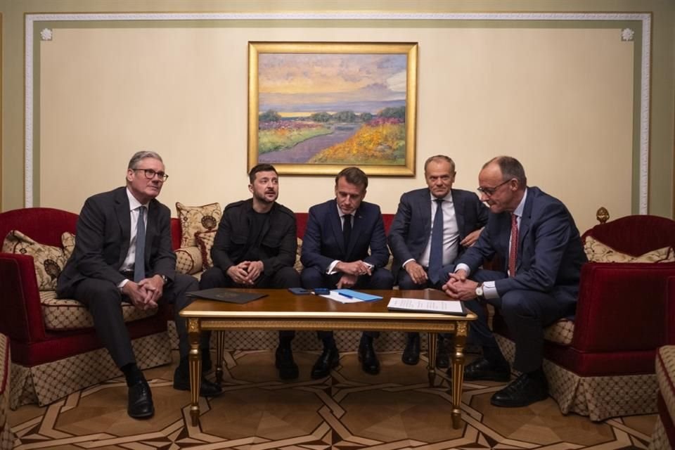 Líderes europeos durante una llamada con el Presidente Donald Trump desde Kiev, en Ucrania, el 10 de mayo.