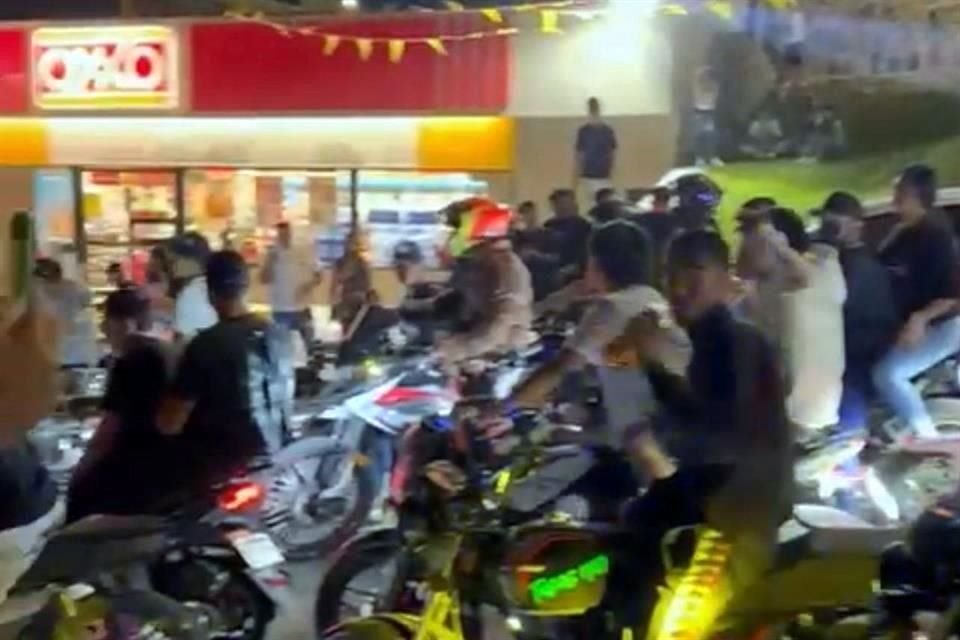 Los colonos del Fraccionamiento Altosur, en Tlaquepaque, se quejan de las rodadas de motociclistas.