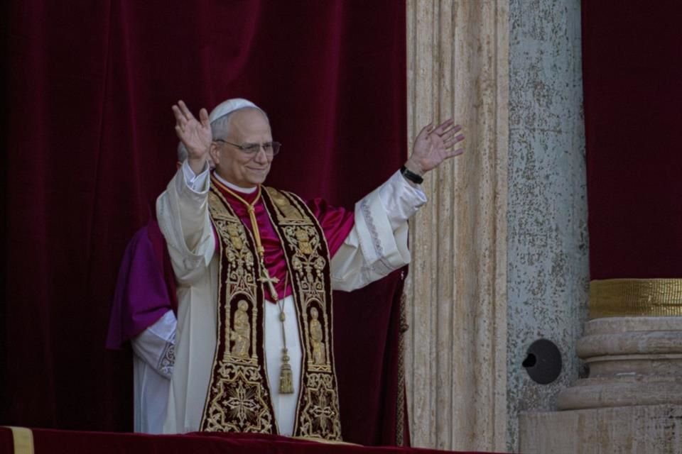 En su primera bendición dominical, Papa León XIV pidió por una paz genuina y justa con Ucrania, así como un cese al fuego inmediato en Gaza.