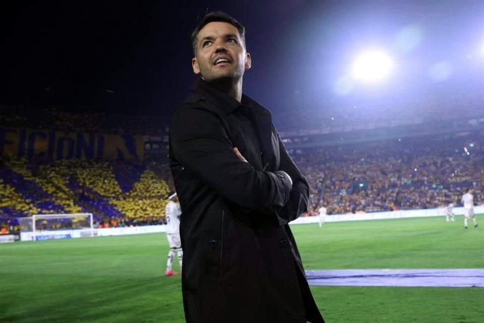 Nicolás Larcamón, el técnico del Necaxa, se mostró sonriente antes de arrancar el partido.