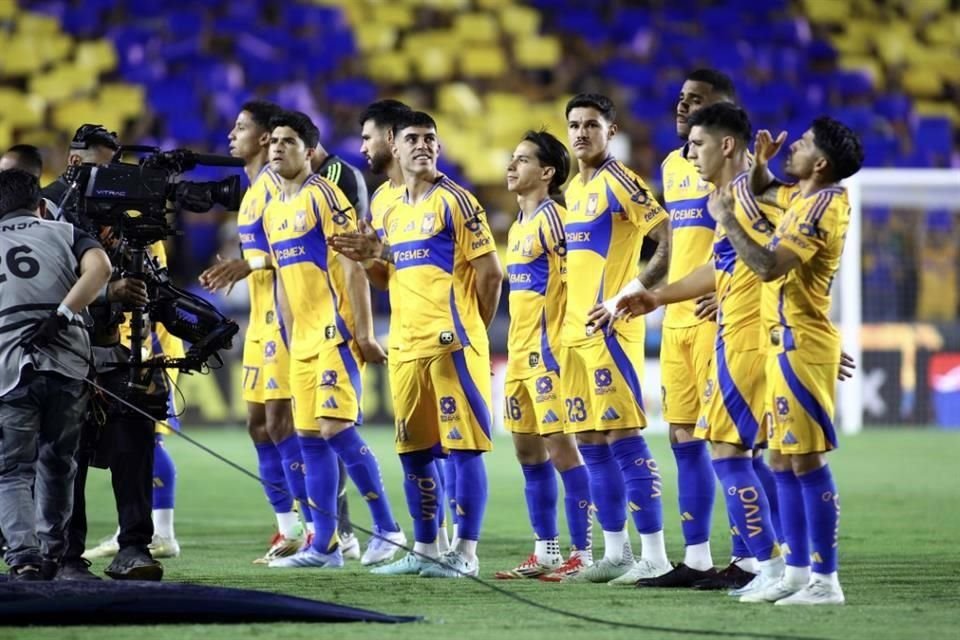 Los 11 jugadores felinos que iniciaron el duelo de vuelta de los Cuartos de Final.