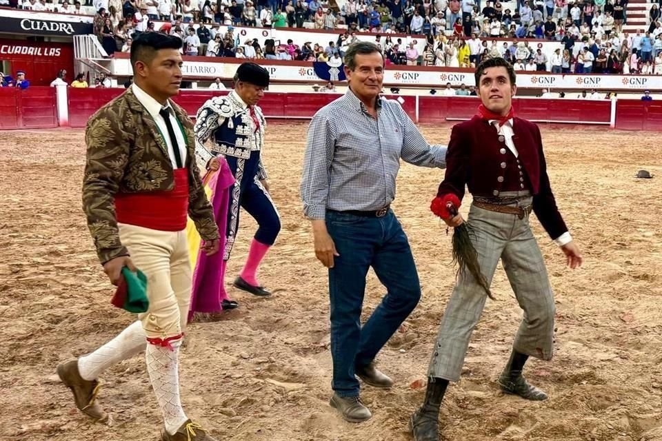 El español Guillermo Hermoso de Mendoza le puso broche de oro a la última corrida de la Feria de San Marcos al cortar cuatro orejas y un rabo.