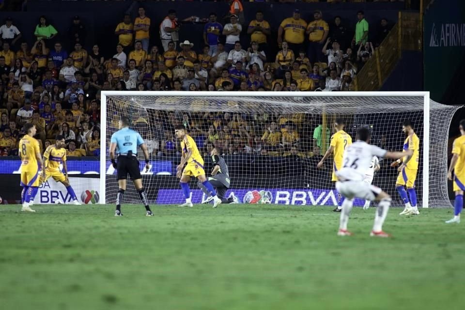 Agustín Palavecino la colgó del ángulo para darle el empate a Necaxa.