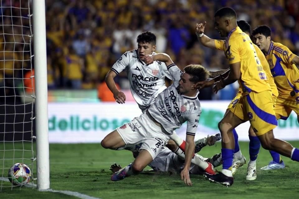 Así ingresó la pelota a la portería.