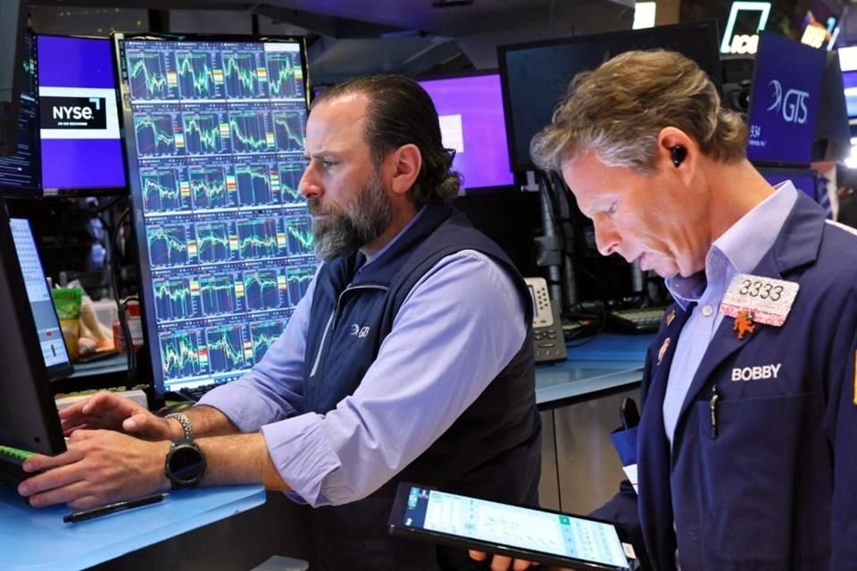 Der Dow Jones stieg im frühen Handel an der New Yorker Börse um fast tausend Punkte.