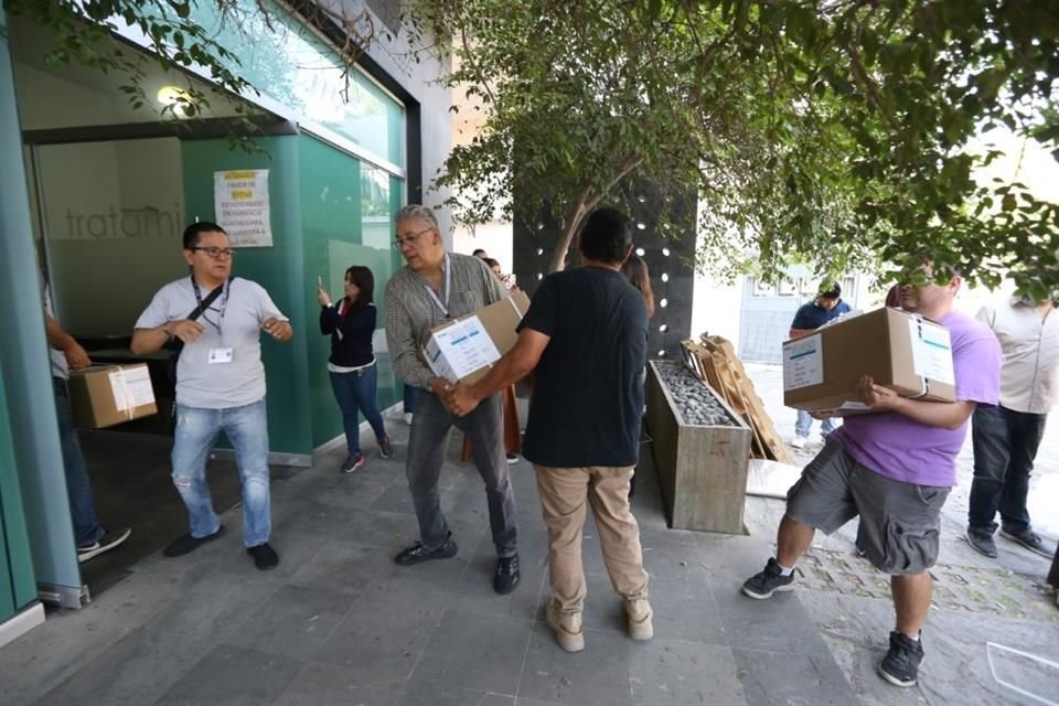 Una hora antes de lo programado llegó el camión con 2 millones 198 mil 356 boletas correspondientes al distrito 10 del municipio de Zapopan.