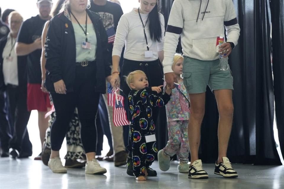 Los refugiados llegaron al Aeropuerto de Dulles, en Virginia, el 12 de mayo.