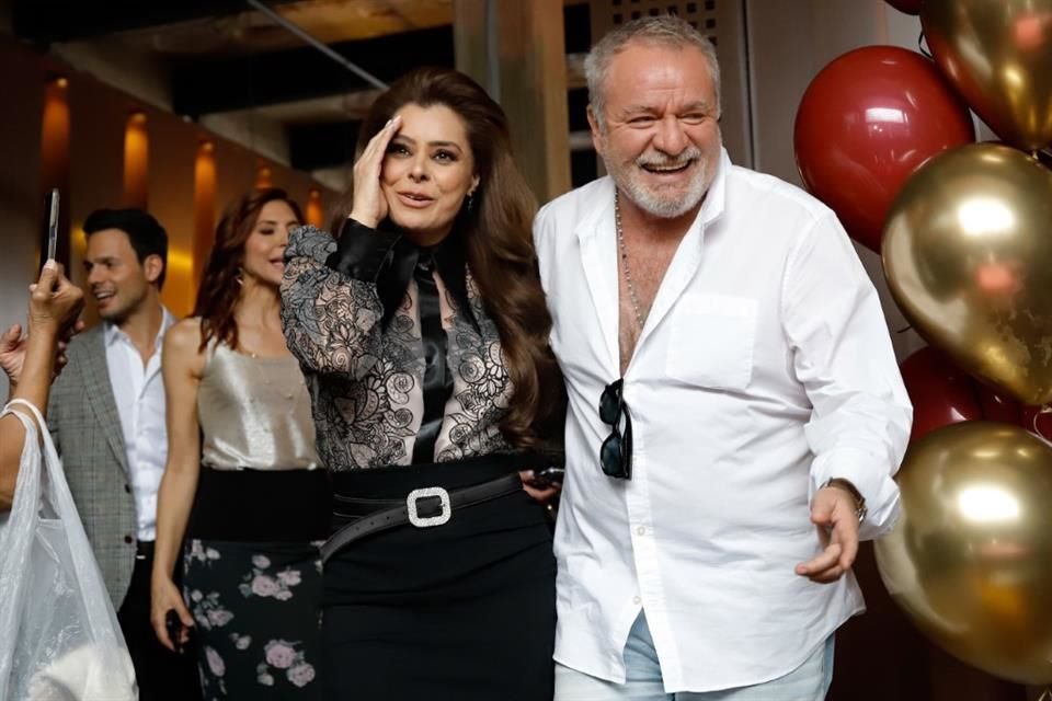 Yadhira Carrillo y José Alberto Castro.