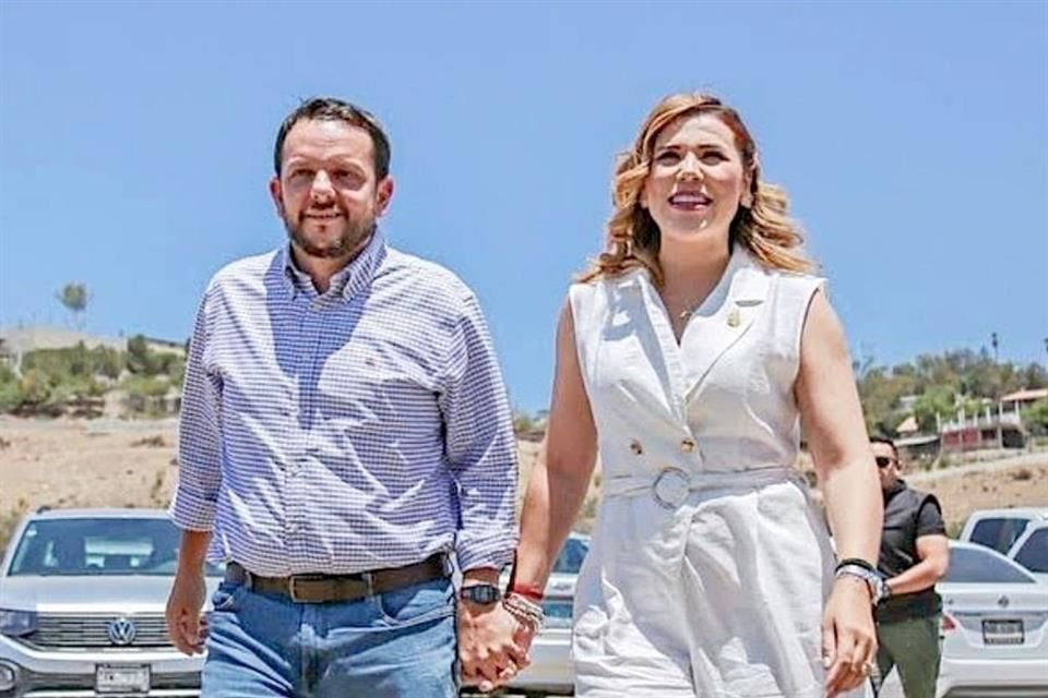 Sin aclarar razones de cancelación de visa por parte de EU, Gobernadora de BC dio breve mensaje, pero calló sobre su esposo, Carlos Torres.
